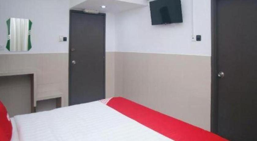 Oyo 89851 Leila Hotel SDK Exterior foto
